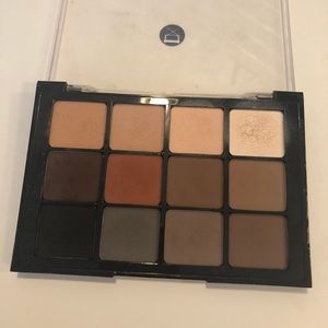 Viseart neutral matte eyeshadow palette